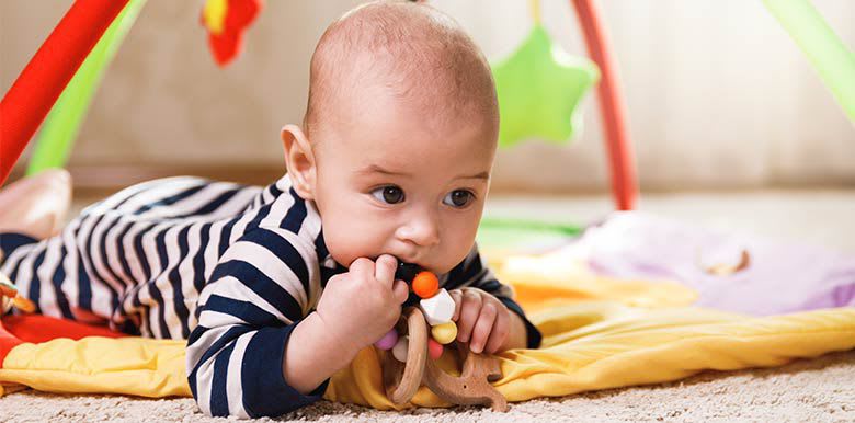 Développement de bébé de 7 à 9 mois 